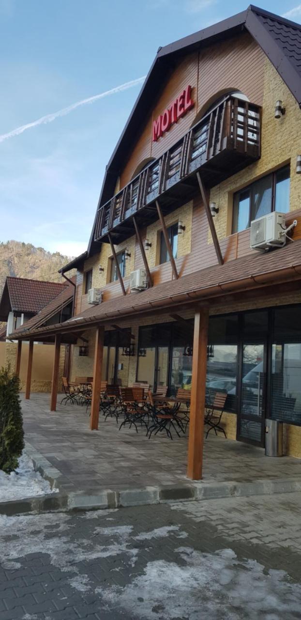Efm Motel Brezoi Exterior photo